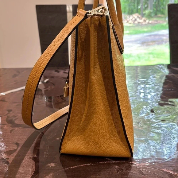 Michael Kors
Michael Kors Yellow Leather Large Mercer Tote - Picture 3 of 6
